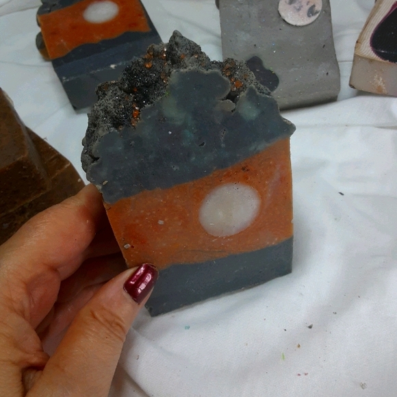 6 soap sampler Fall theme Halloween - Picture 5 of 14